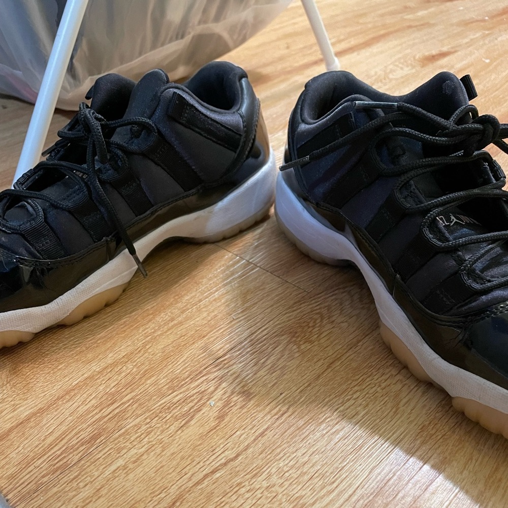 Women’s Jordan 11 Bleached Coral - Picture 5 of 6